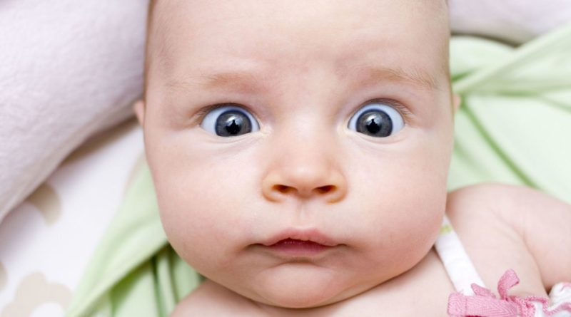почему меняется цвет глаз у новорожденного