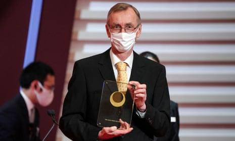 Шведский генетик получил Нобелевскую премию за исследования неандертальцев